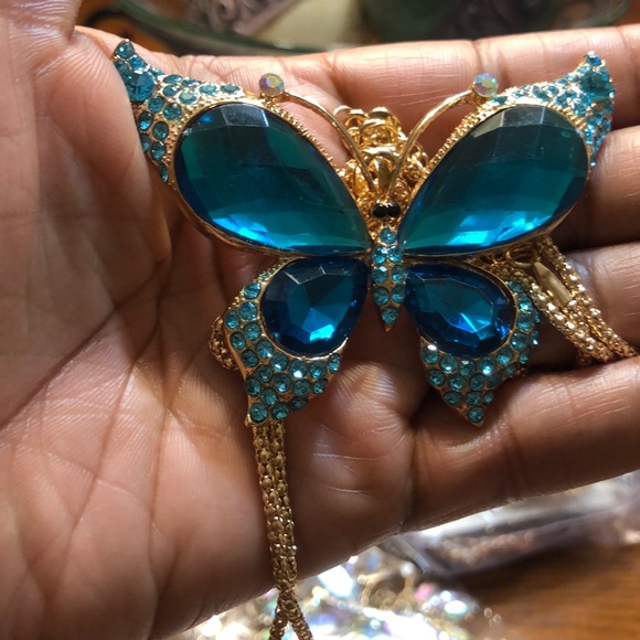 Blue Butterfly Necklace 🦋 - Picture 3 of 3